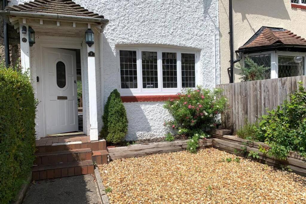 Garden Suburbs Cottage Crosskeys Exterior photo